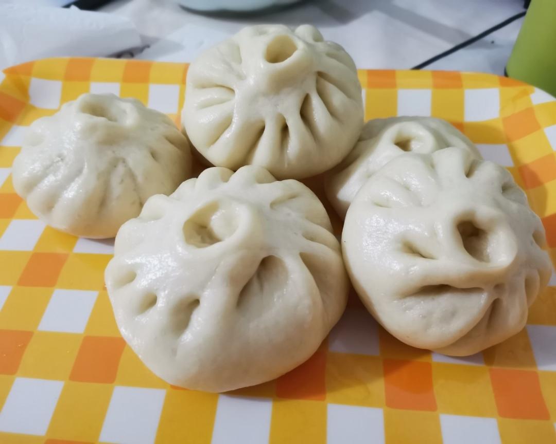 白胖胖的包子
