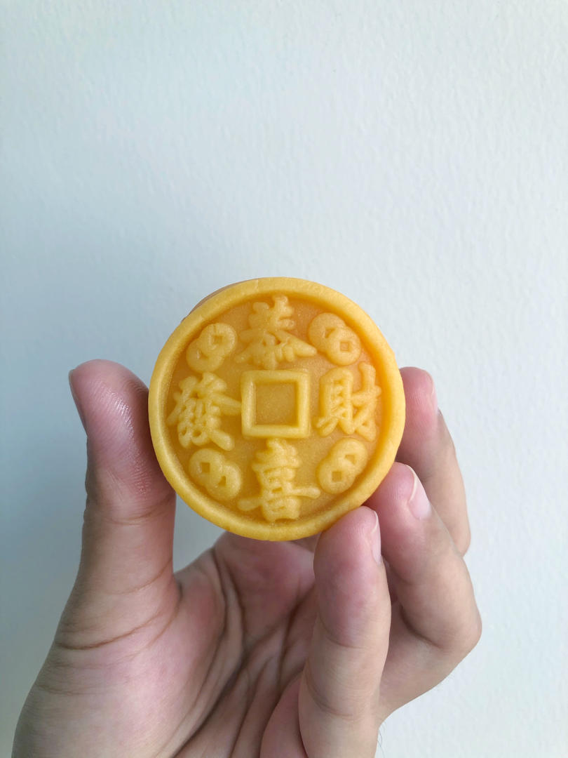 💃奶黄流心月饼——这是可以让你坐稳朋友圈厨霸位置的月饼🥮，没人点赞算我输👎