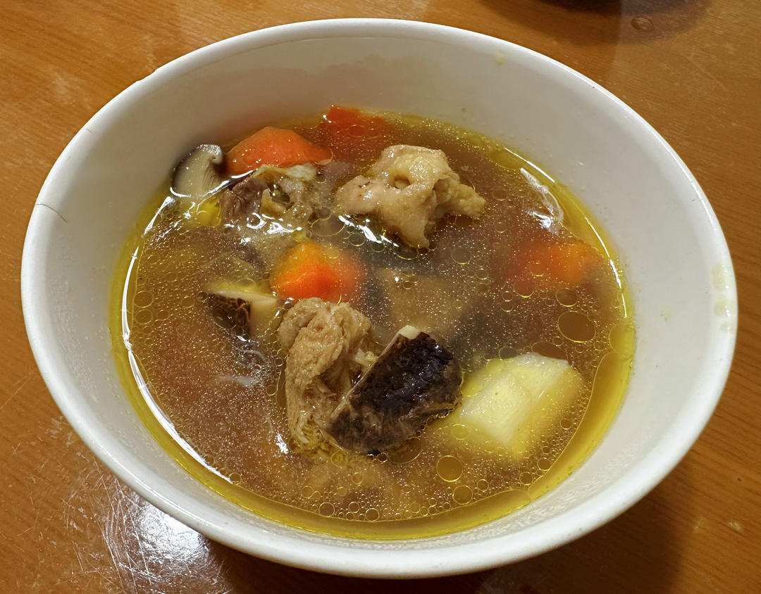 奶奶教的鲜香肥美香菇炖鸡汤