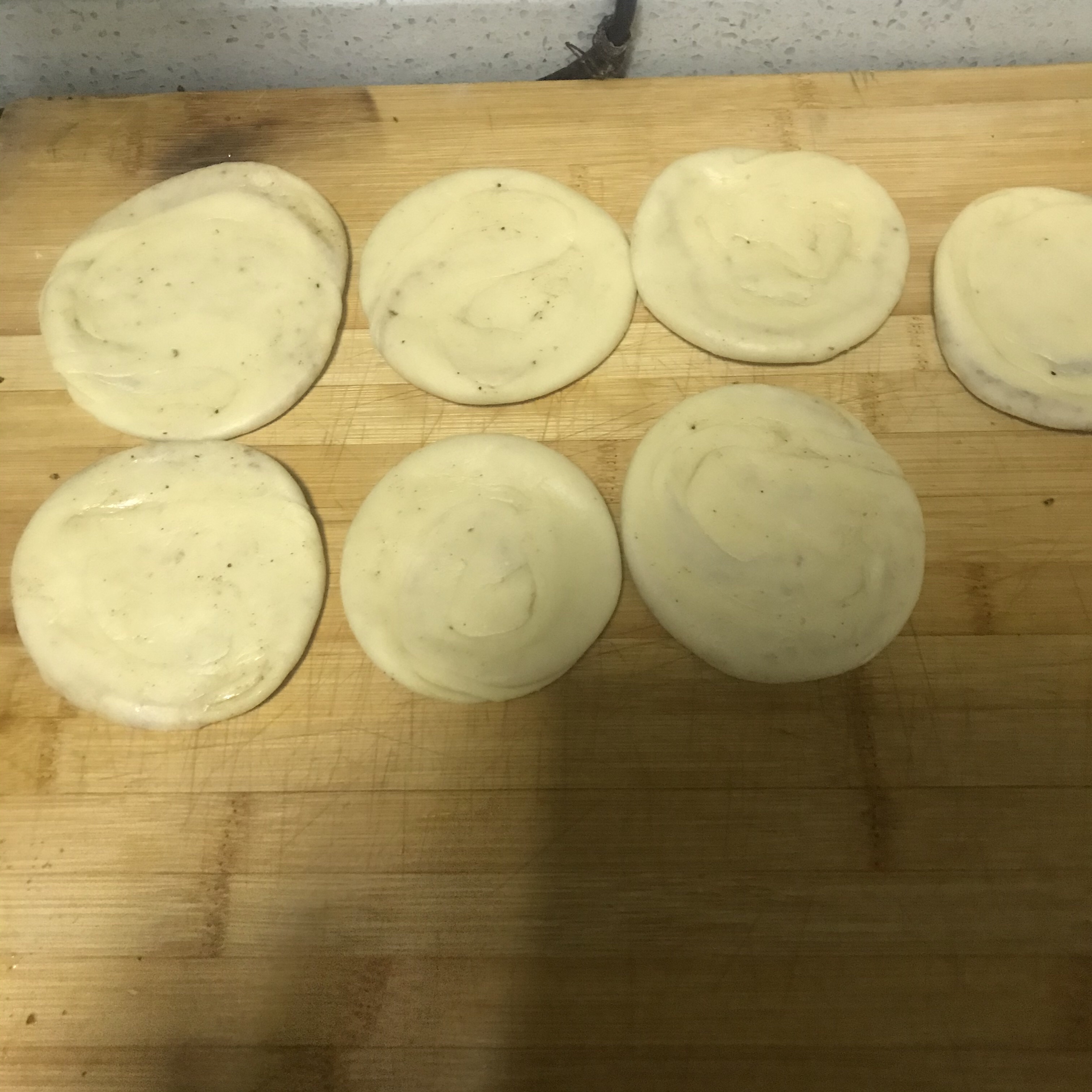 芝麻椒盐酥饼的做法 步骤9