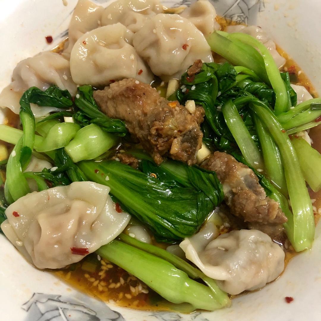 省时又便捷，没人能抗拒这碗酸汤水饺！🥟