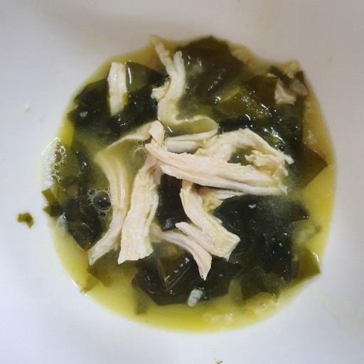 鸡胸肉海带汤的做法