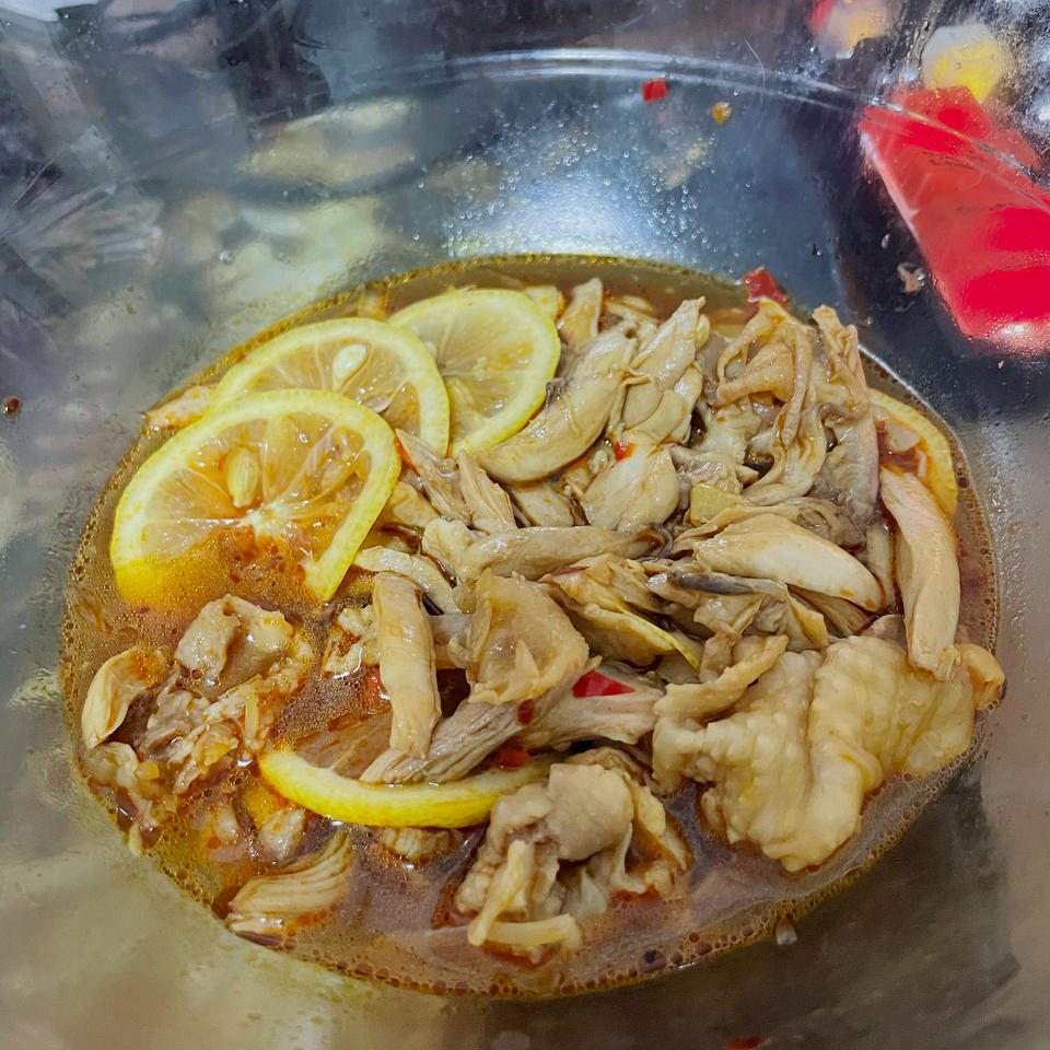 💥疫情期吃啥？🍋柠檬酸辣手撕鸡腿🔥酸辣爽口开胃