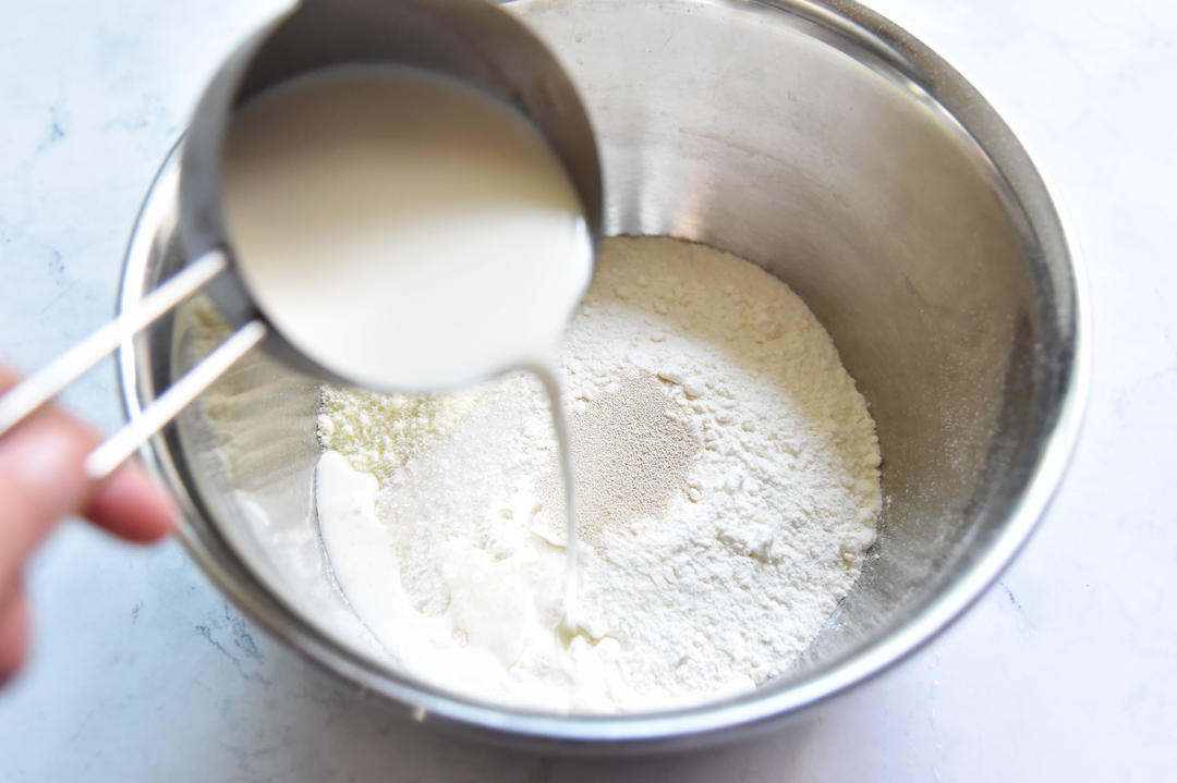 纯奶手撕吐司的做法 步骤1