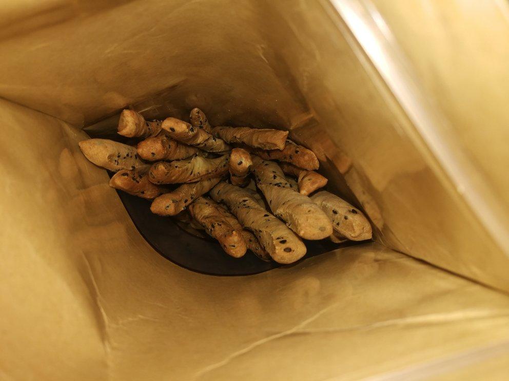 椒盐芝麻咸饼干棒