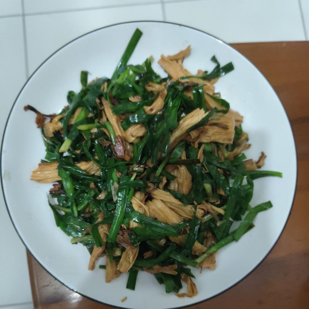 腐竹木耳炒韭菜
