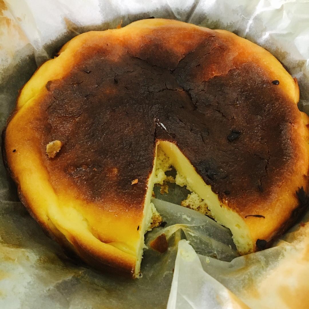 快手的网红basque cheesecake巴斯克焦芝士蛋糕