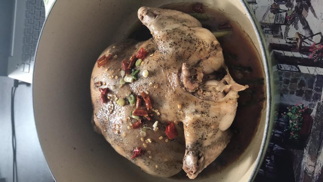 无水葱油童子鸡一一转自微博菜谱（Le Creuset铸铁炖锅）