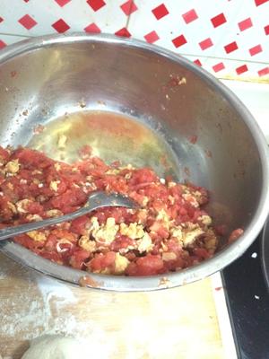 团儿妈的独家西红柿锅贴的做法 步骤3