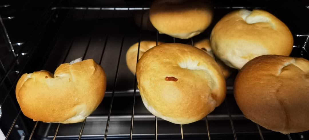 更适合大众口味，肉松芝士软贝果