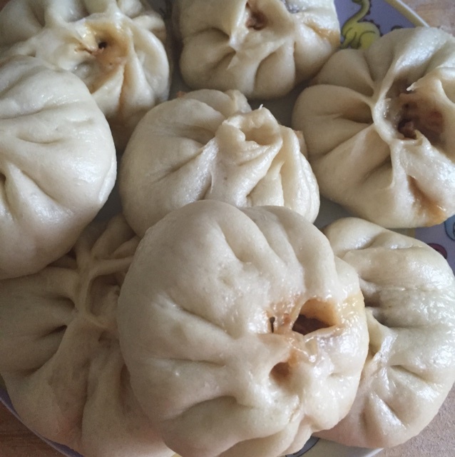 鲜美多汁的洋葱牛肉包子