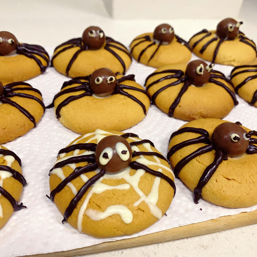 万圣节蜘蛛花生酱曲奇