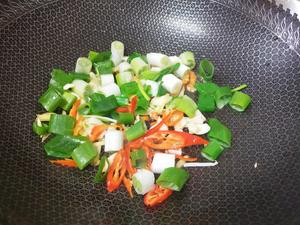 菠菜炖丸子的做法 步骤3