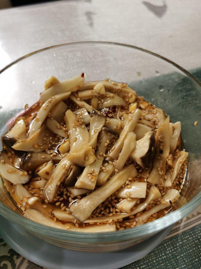 比肉还好吃的【手撕凉拌杏鲍菇】，上桌扫光光