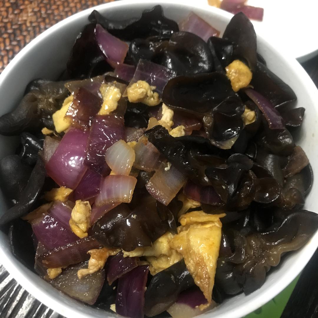 洋葱木耳炒鸡蛋