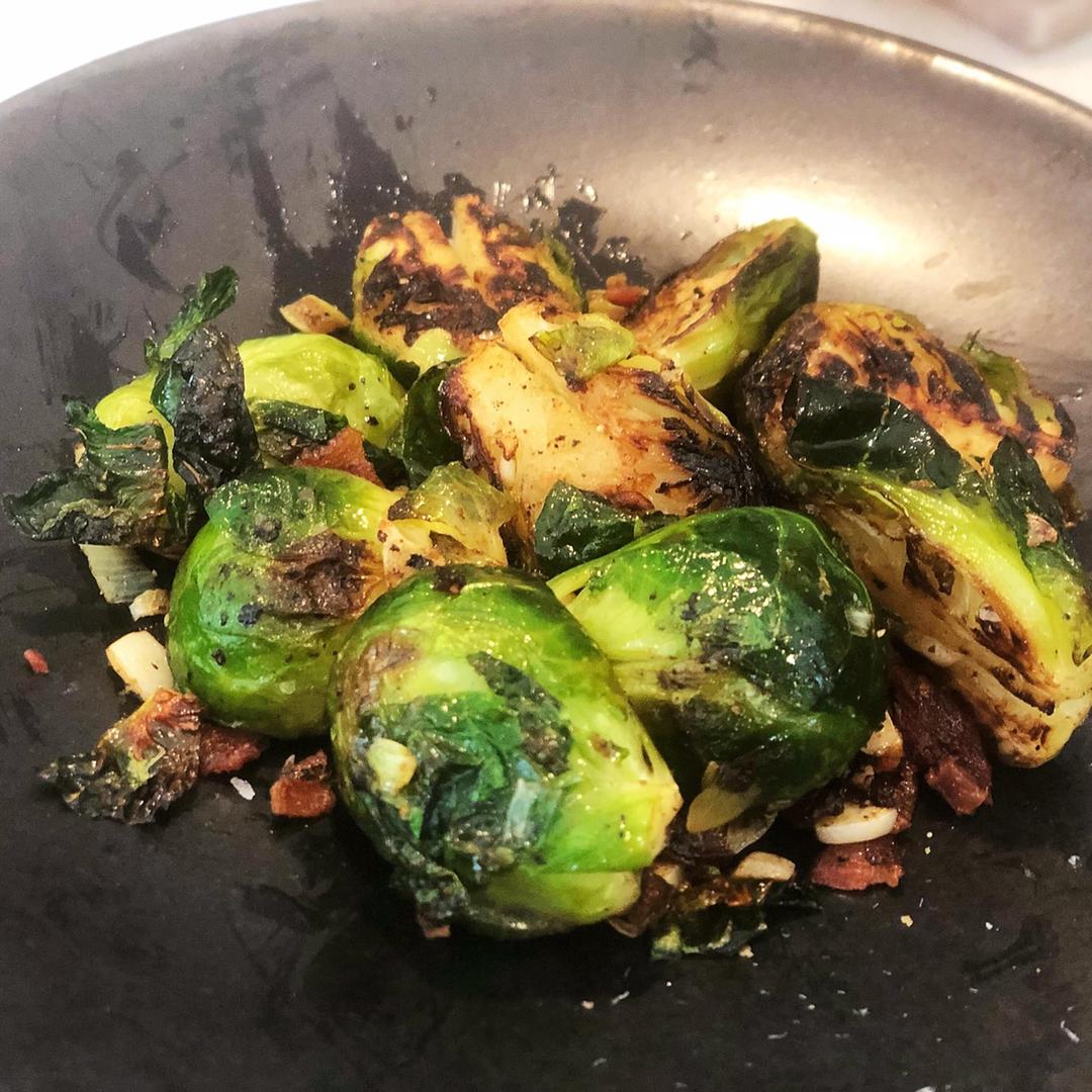 培根干煸小包菜 (孢子甘蓝 | Brussel Sprouts)