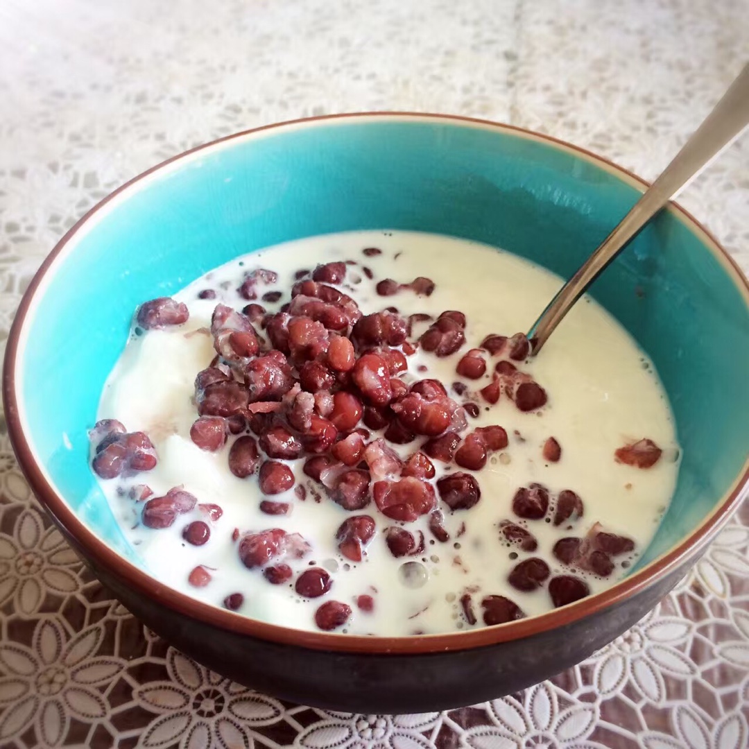 蜜红豆炼乳牛奶刨冰