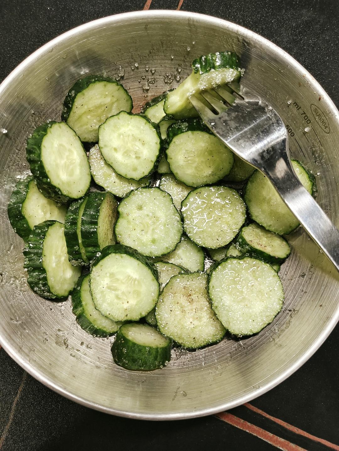 用料极简美味不减的凉拌黄瓜