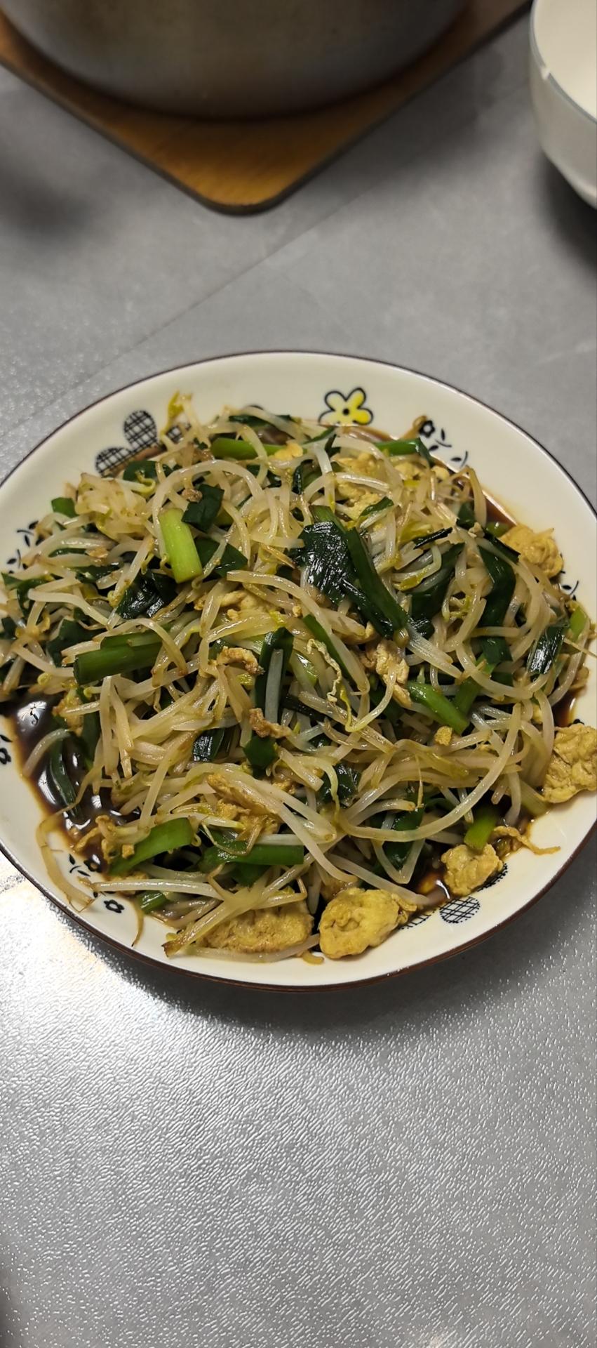炒合菜（绿豆芽炒韭菜）