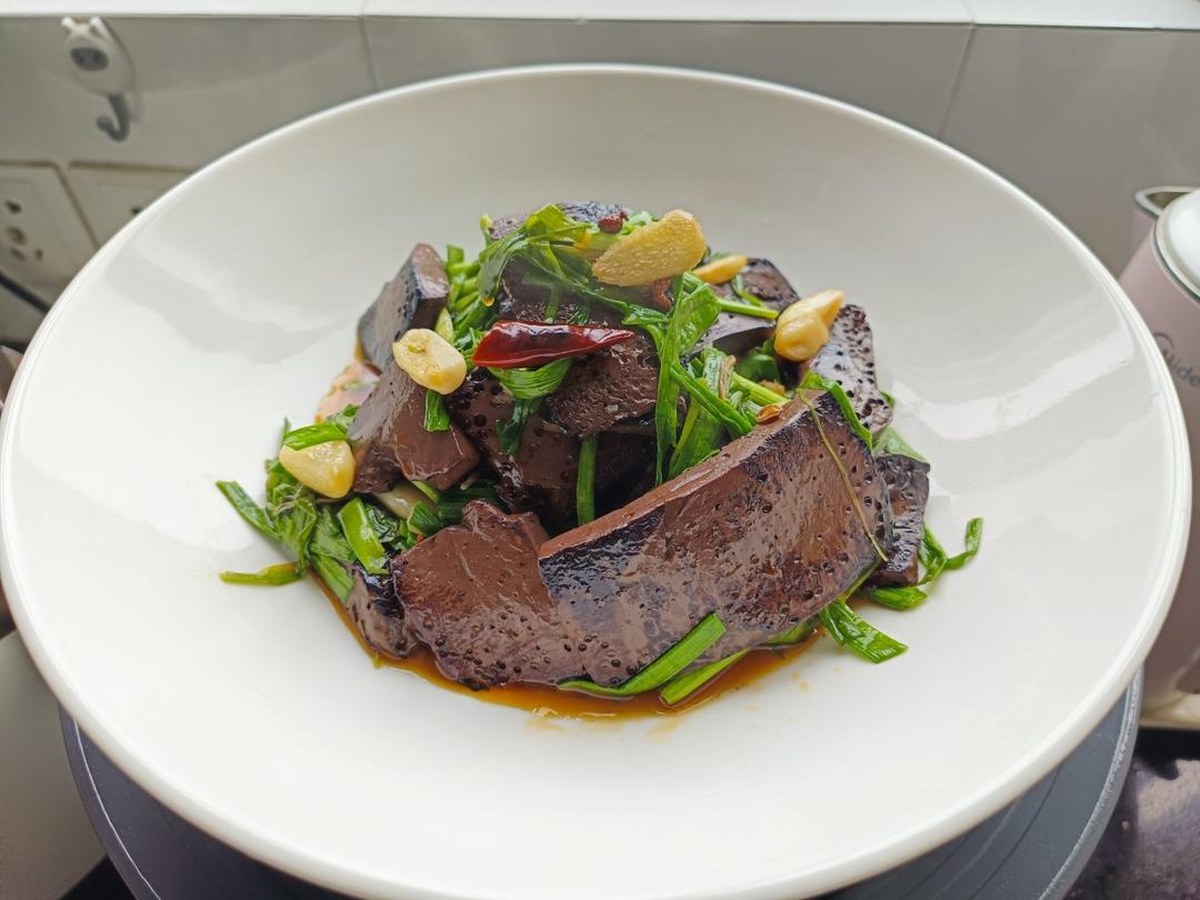 家常韭菜炒猪血