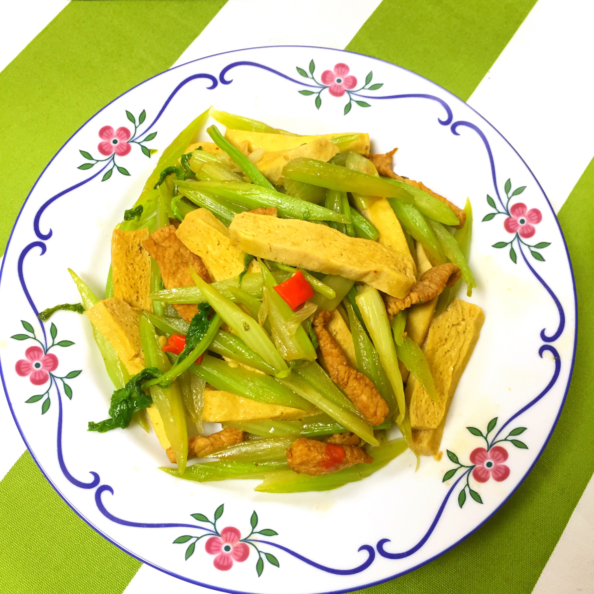 芹菜炒香干