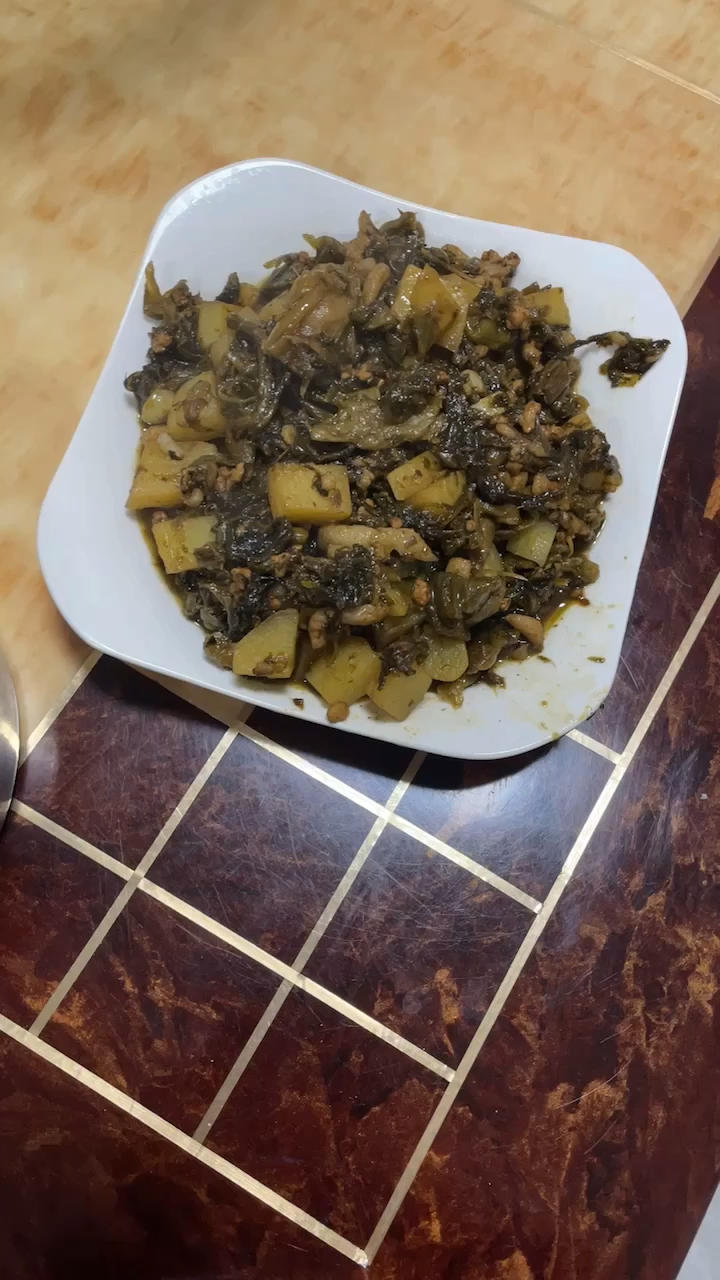 酸菜肉末土豆拌饭