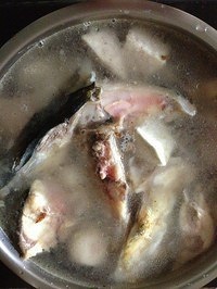 香芋鱼头汤的做法 步骤3