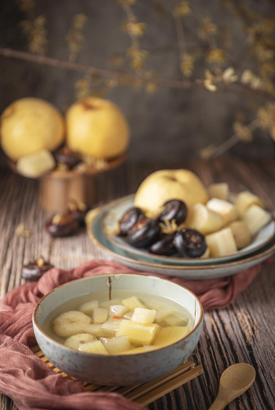 荸荠甘蔗梨子润肺甜汤的做法