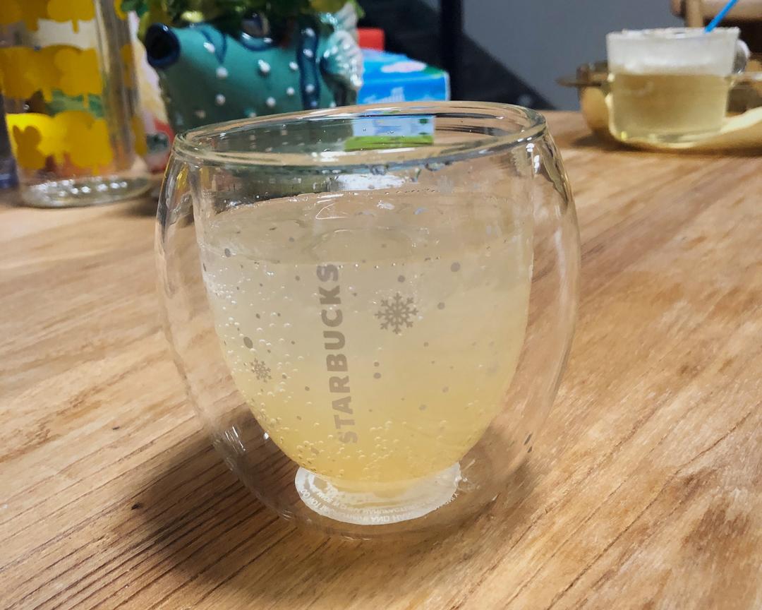 桃桃气泡水