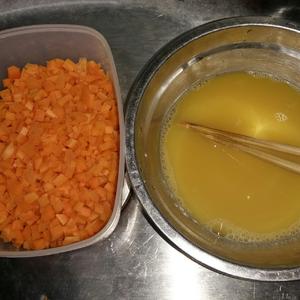 胡萝卜丁炒蛋的做法 步骤3