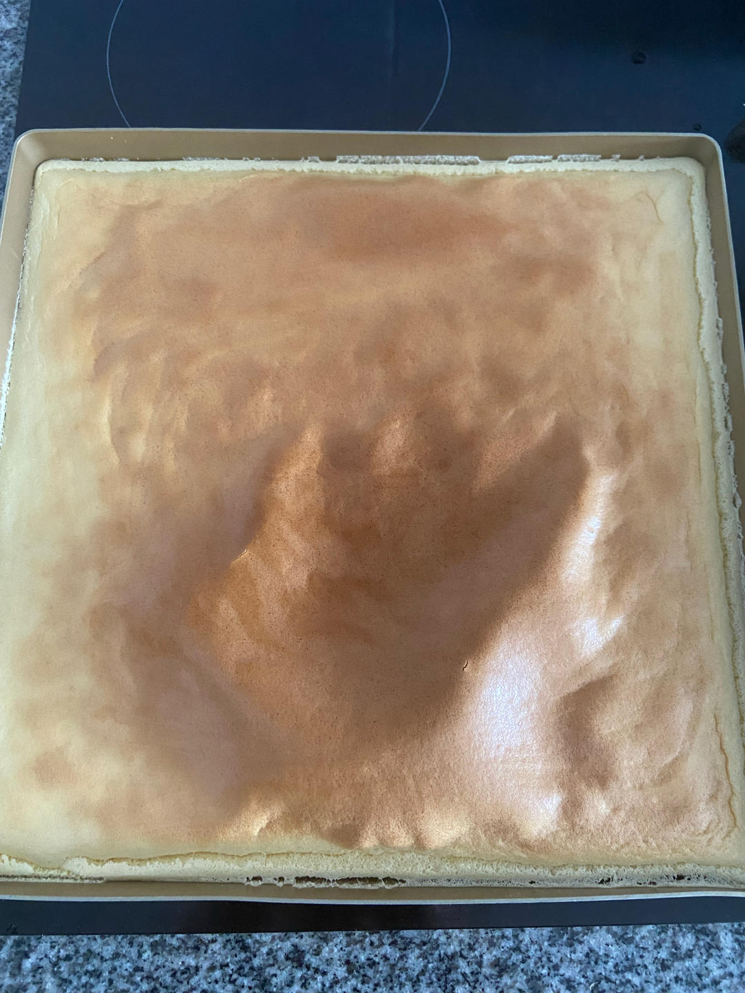 超详细的瑞士卷奶油蛋糕卷原味蛋糕卷的制作方法 饱满不掉皮不开裂（附模具换算方法）