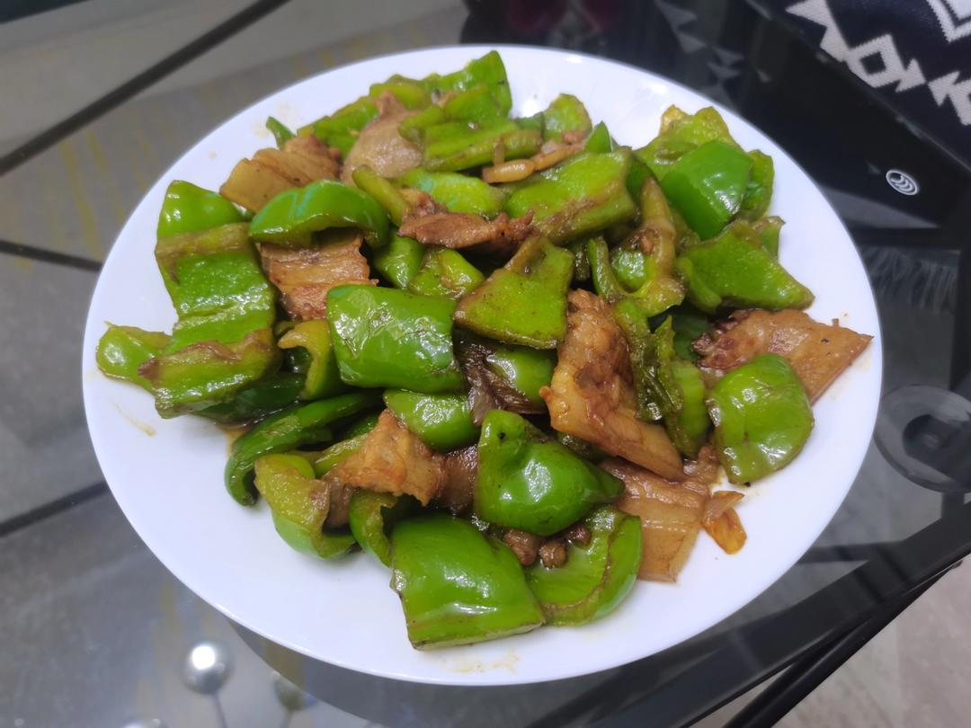 五花肉炒青椒