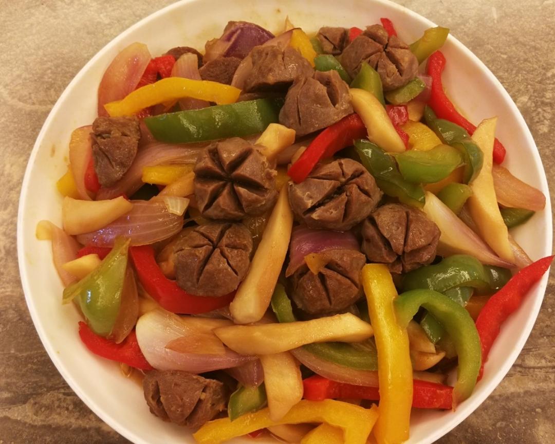 五彩炒牛肉丸的做法