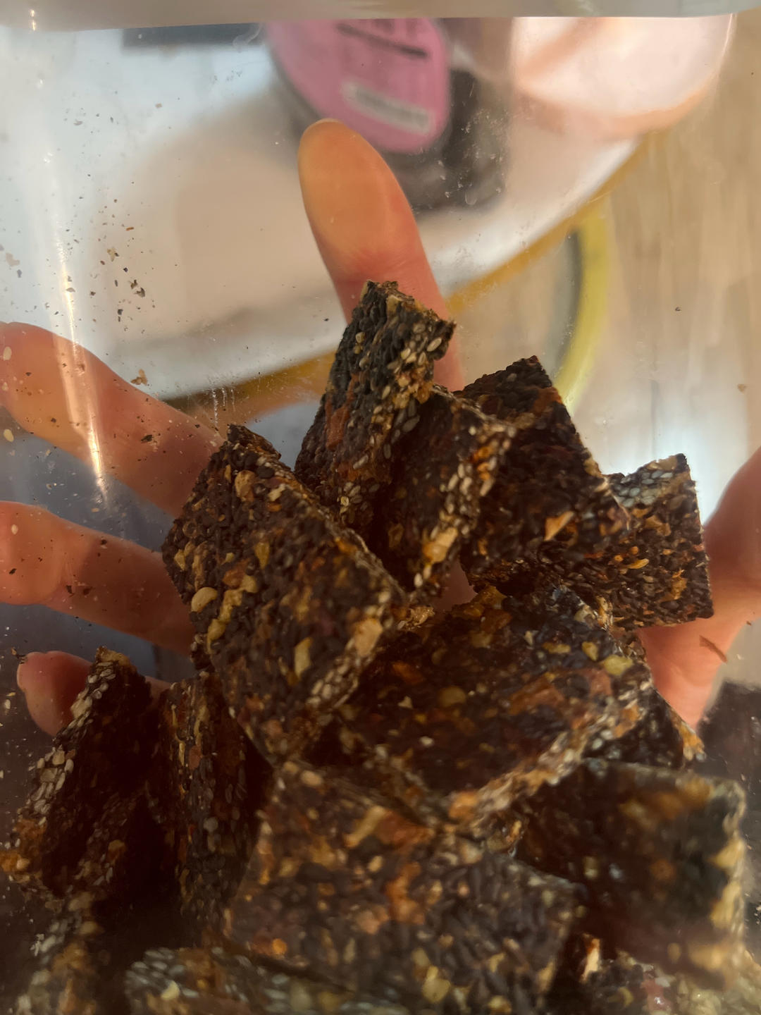 无糖无油健康小零食：红枣核桃芝麻薄脆