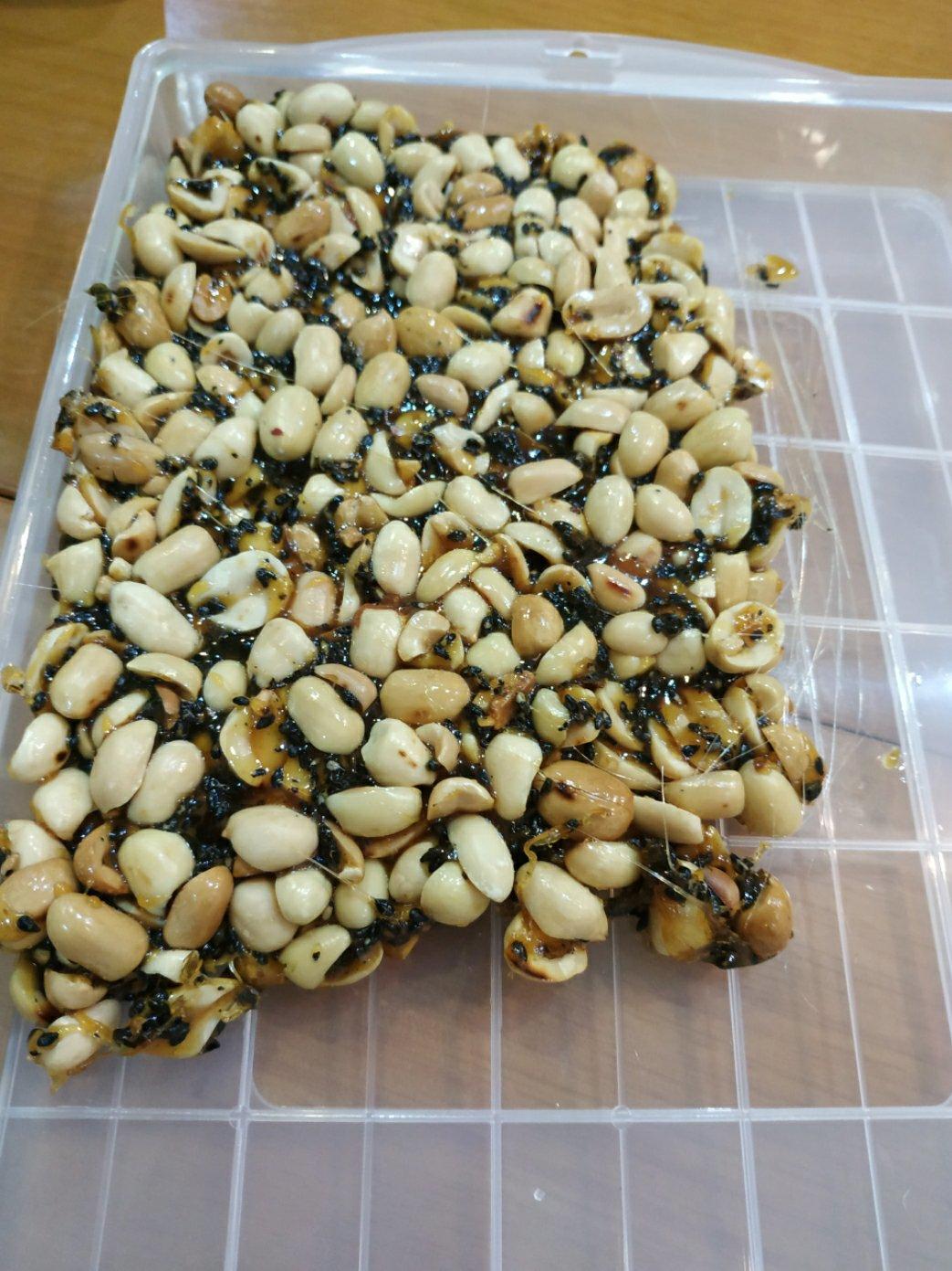 简单、易做，带着葱香的花生糖。
