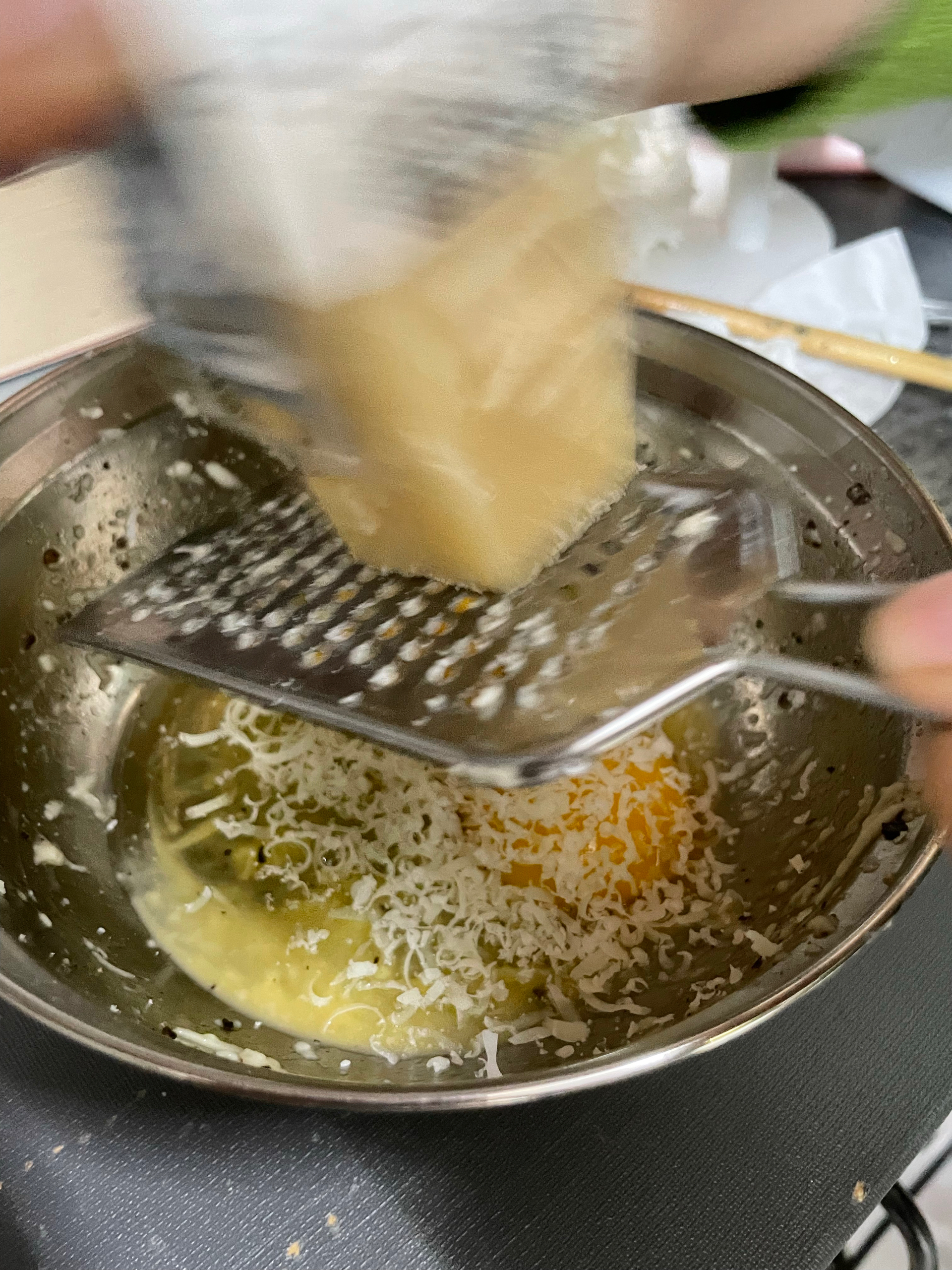 蛋酱培根意面的做法 步骤3