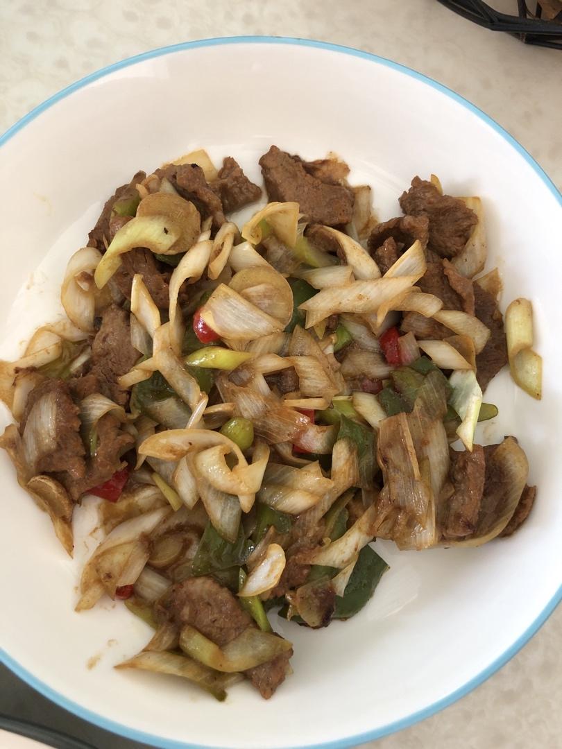 厨师长教你：“葱爆牛肉”的家常做法，葱香味浓郁先收藏起来