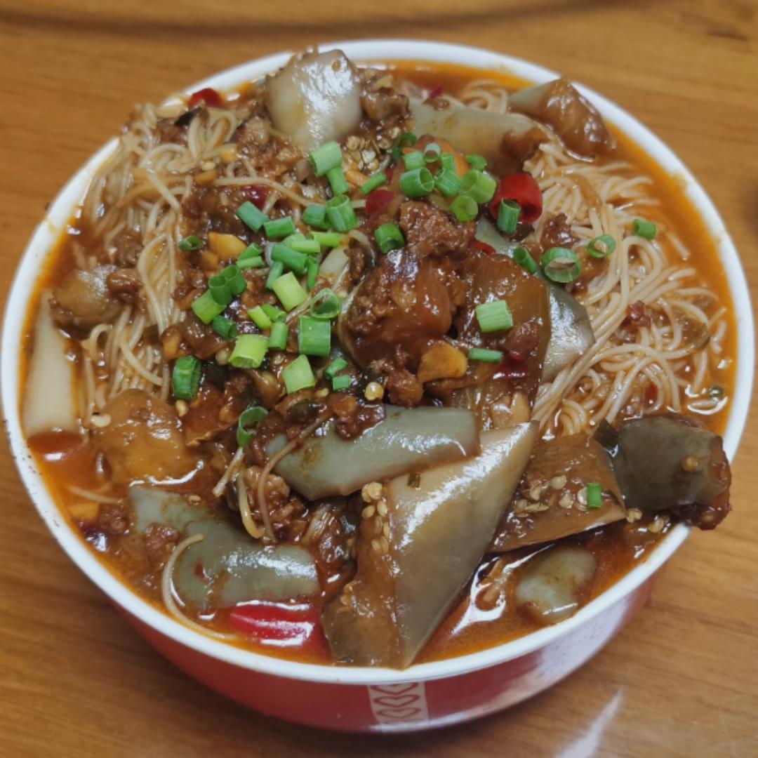 香到朋友决定住我家不走了的茄子焖面