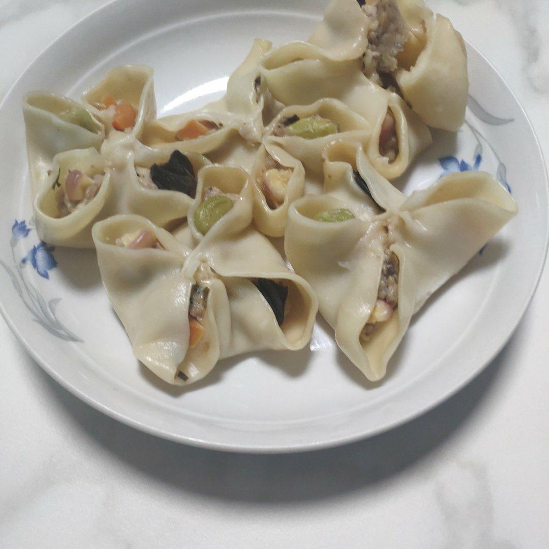 今天给93岁奶奶包了一锅四喜饺子，奶奶赞不绝口，太漂亮