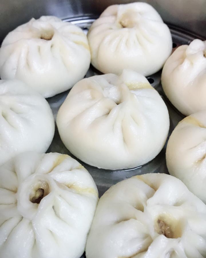 松软多汁的肉包子