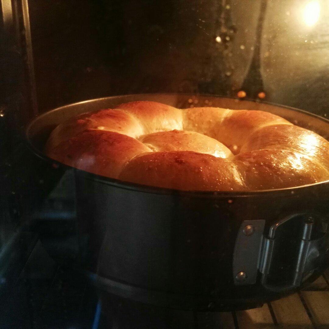 大人小孩都爱不释口的【蜂蜜牛奶小餐包】