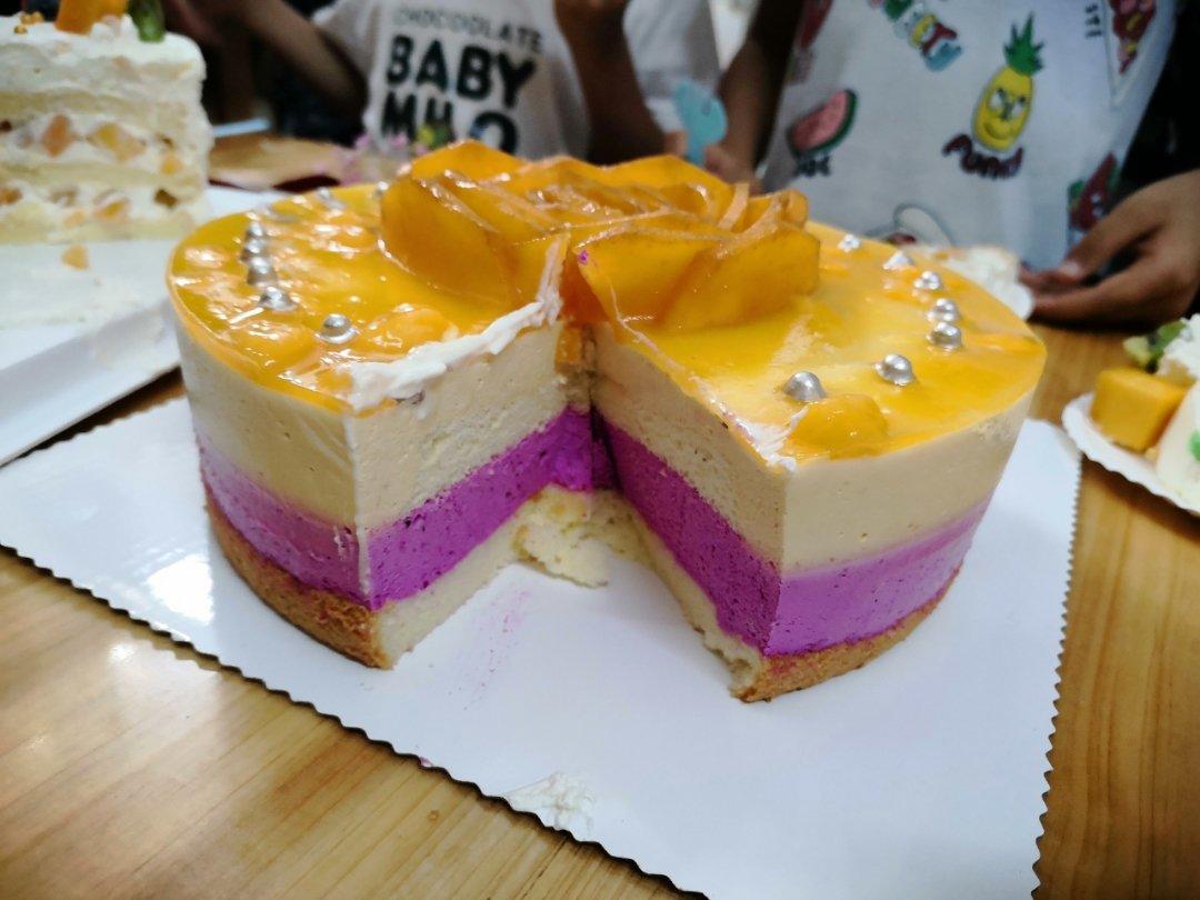 酸奶火龙果双色慕斯蛋糕（8寸圆）