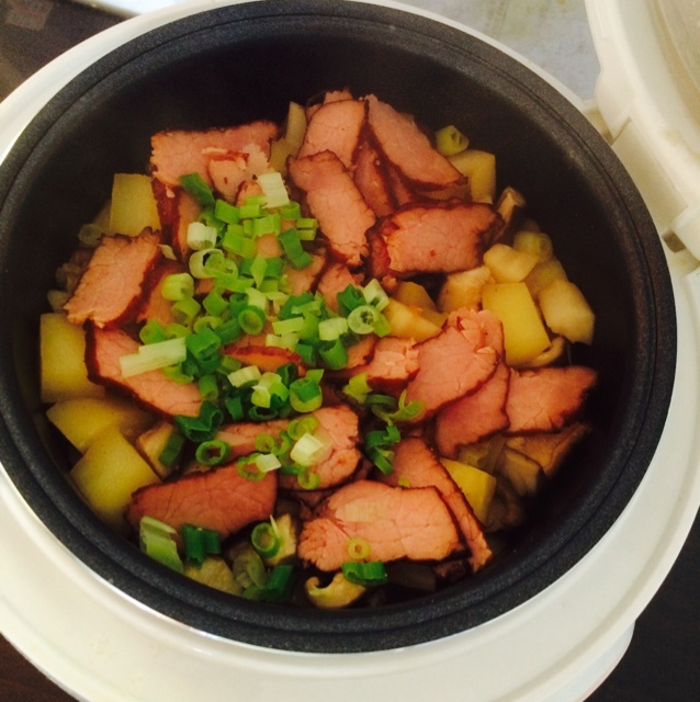 熏肉土豆焖饭