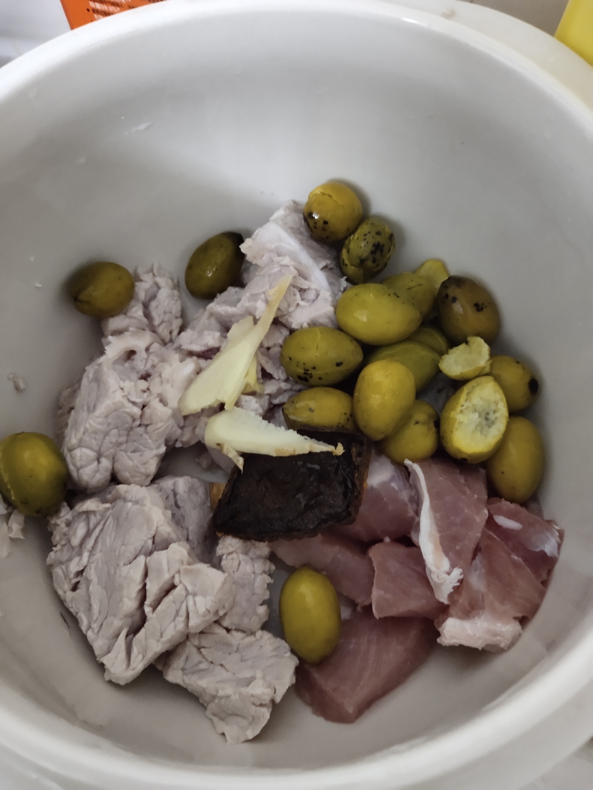 鲜橄榄陈皮炖瘦肉汤的做法 步骤2