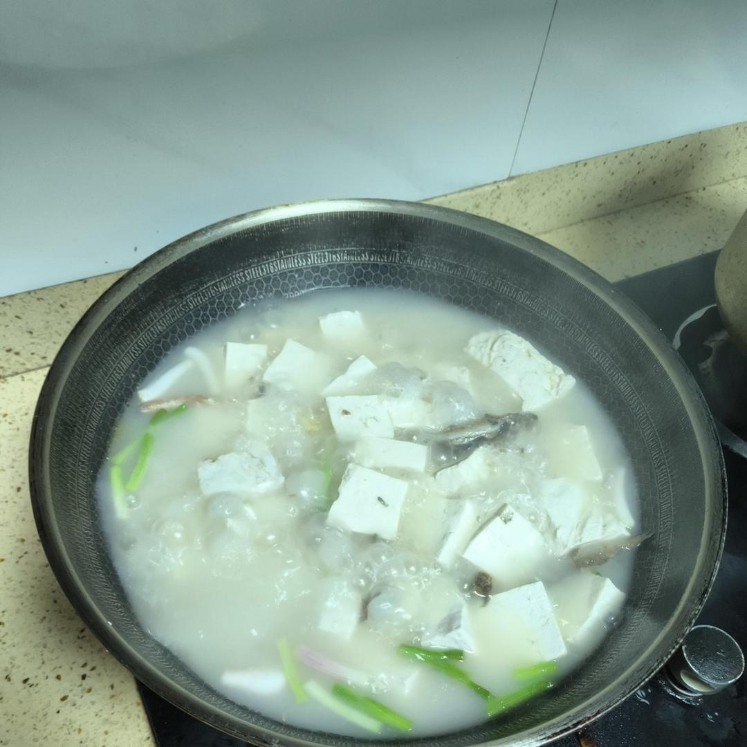 鲫鱼汤(鲫鱼豆腐汤)