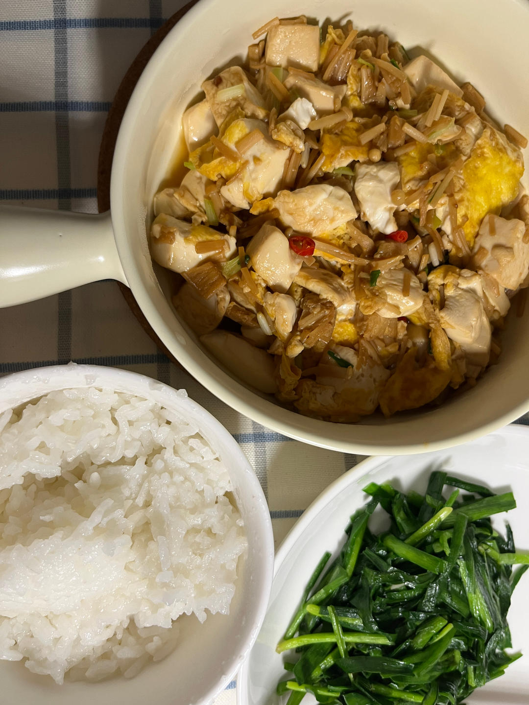 金针菇抱蛋豆腐的做法