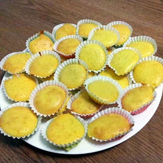 小嫩和心爱的灿灿做的奶香迷你蛋糕仔