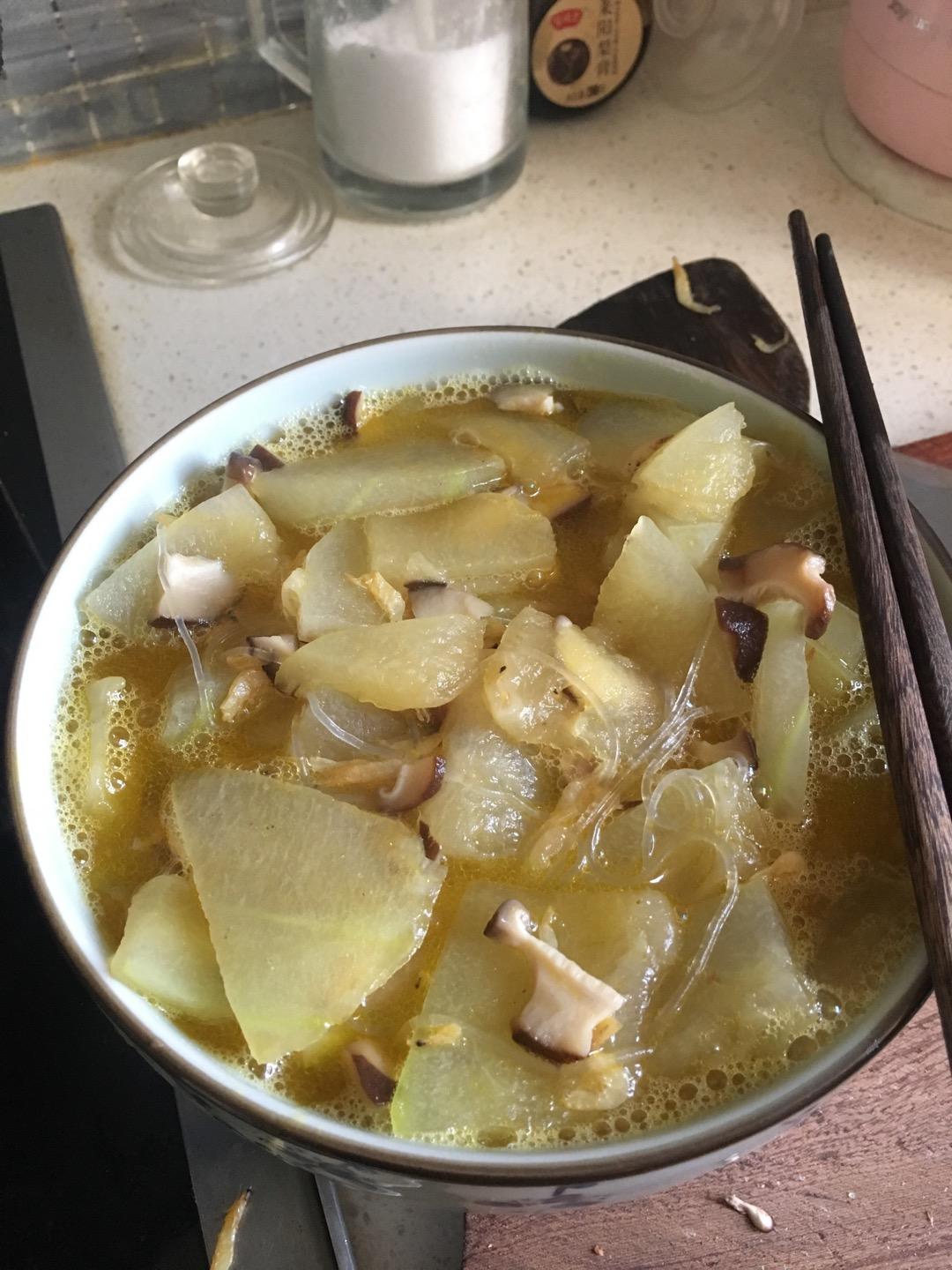 冬瓜香菇粉丝汤.