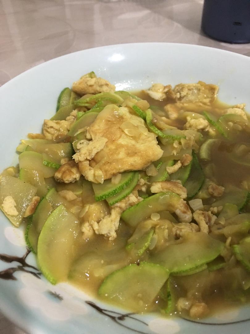 西葫芦炒鸡蛋(从不修图，拒绝夸张)