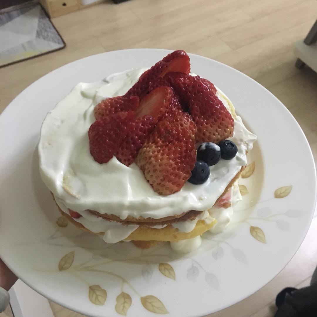 草莓鲜奶油蛋糕